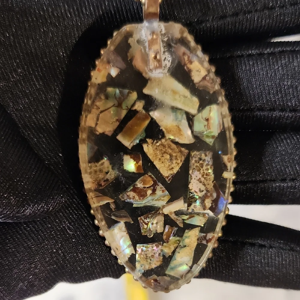 Abalone Iridescent Pendant Necklace 1960's - Picture 10 of 11